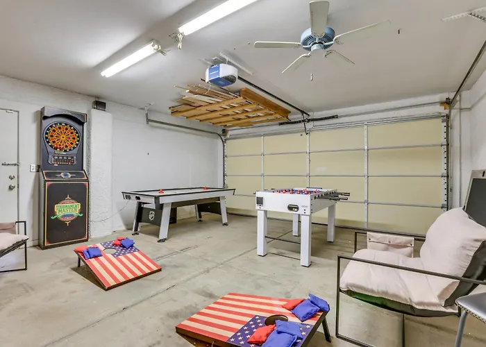 Holiday home Entertainment Hub! Family W/ Pool