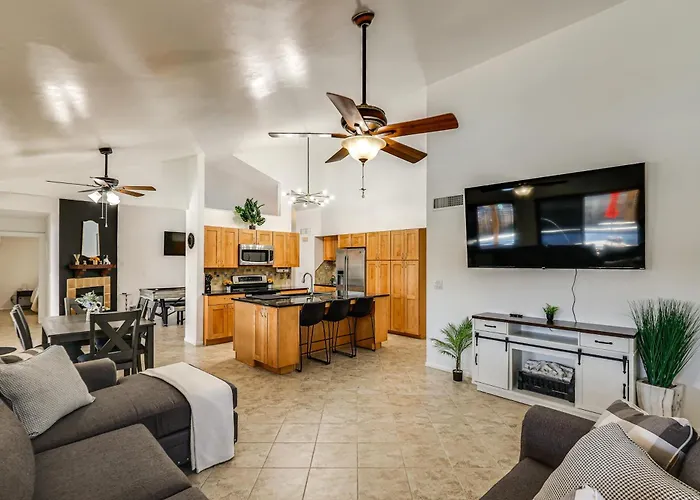 Holiday home Entertainment Hub! Family W/ Pool