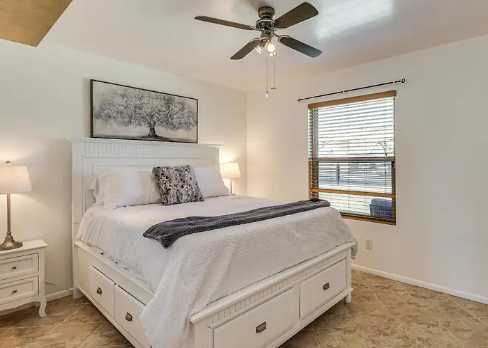Holiday home Entertainment Hub! Family W/ Pool Glendale
