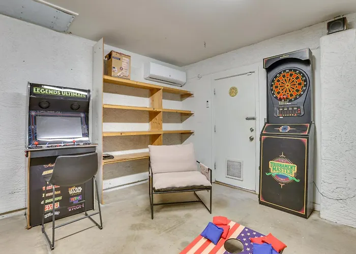 Entertainment Hub! Family W/ Pool * Glendale