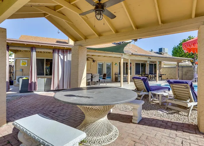 Entertainment Hub! Family W/ Pool Holiday home *