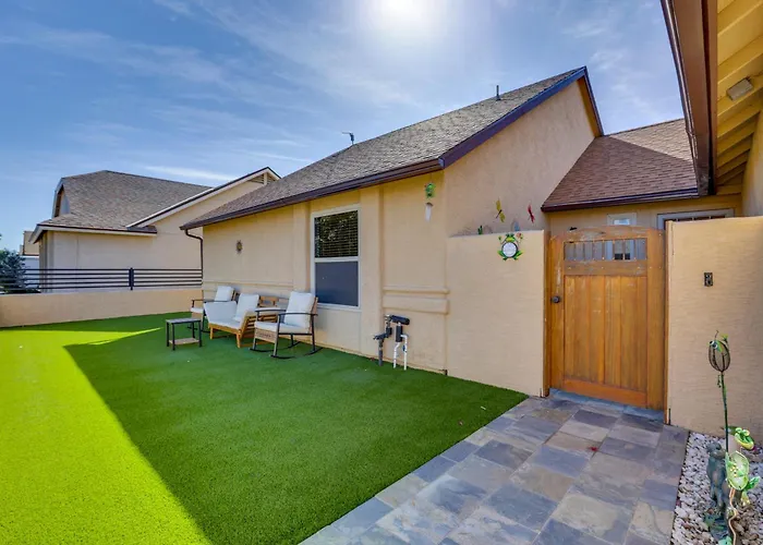 Entertainment Hub! Family W/ Pool Holiday home